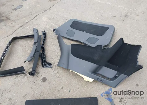 2021 Tesla Model Y Performance Dual Motor All-Wheel Drive z USA, uszkodzony, nr VIN 5YJYGDEF6MF073044